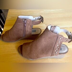 Steve Madden girls peep toe sandals size 2